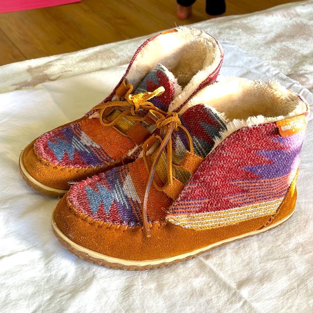 Minnetonka size 8